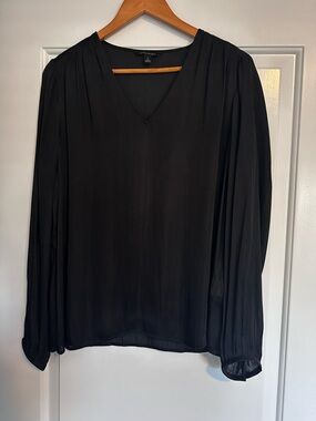 Banana Republic Black V-Neck Long-Sleeve Blouse